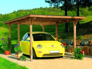 Ein Carport schützt das Auto das ganze Jahr über vor Umwelteinflüssen. Carports aus Holz, als beliebter Baustoff in der Gartengestaltung, passen sich besonders harmonisch in den Außenraum ein.