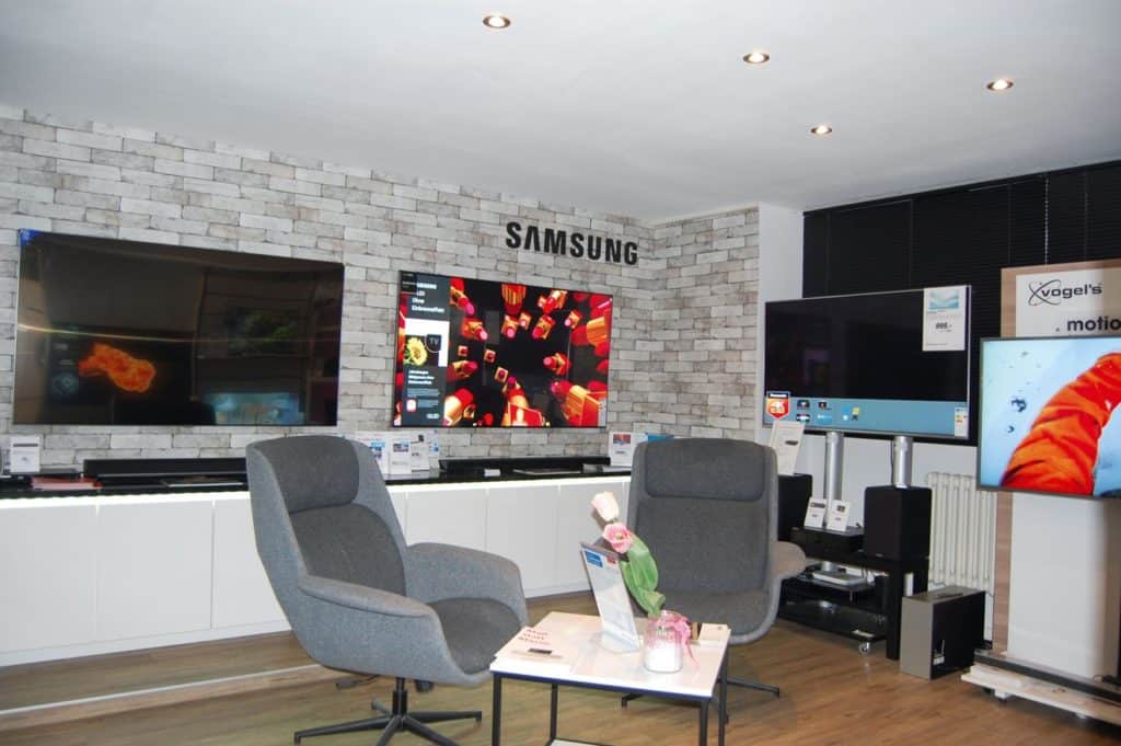 Exellente Beratung zu Fernsehern oder zur Smart- Home-Anlage für das gesamte Haus © MH, RIV