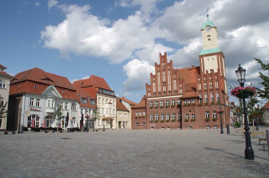 Das Rathaus in Wittstock/Dosse in Brandenburg befindet sich am Markt.