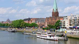 Stadtbild entlang der Weser in Bremen